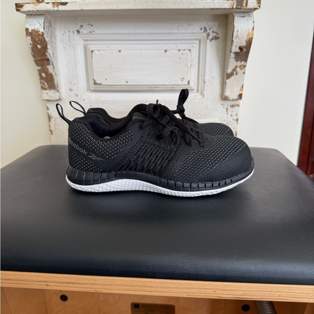 New in box Reebok black work tennis shoes size 6 - Picture 2 of 10